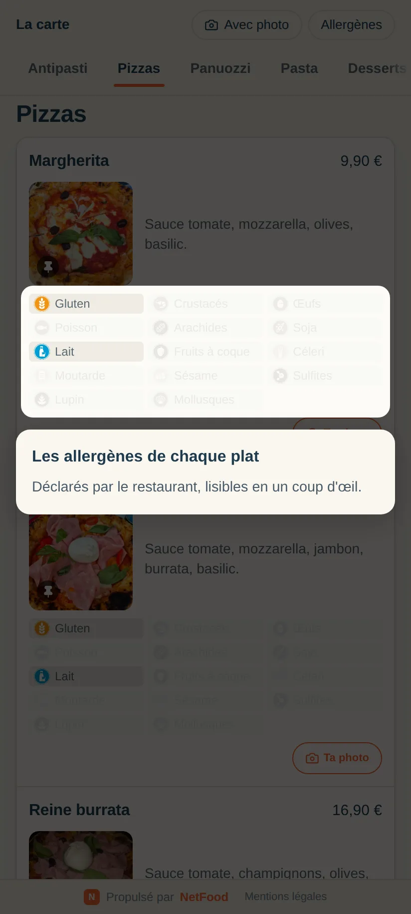 Menu QR code sur téléphone : les allergènes de chaque pizza affichés sous le plat, avec leur pictogramme